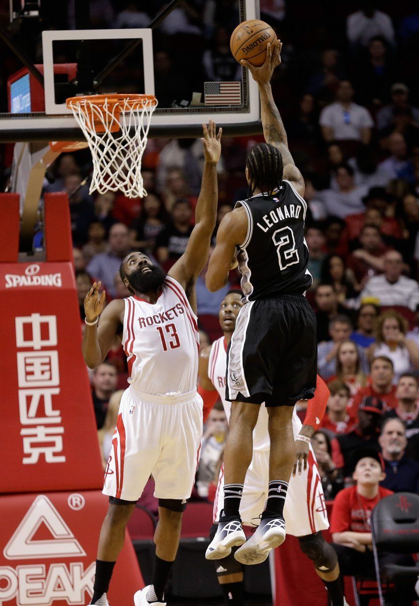 Spurs llegan a 50 victorias tras vencer 104-94 a Houston