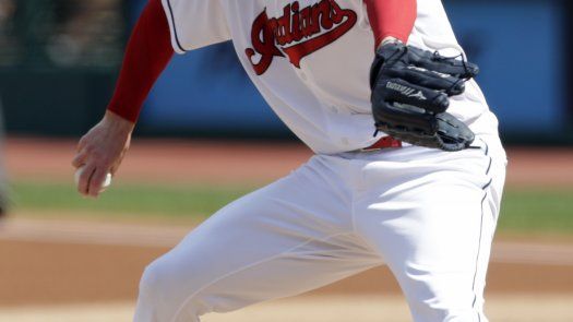Kluber llega a 18 victorias, Indios vencen a Reales