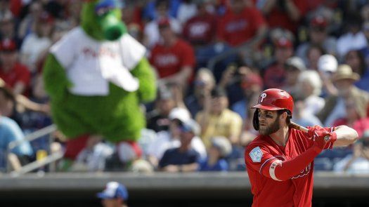 Harper debuta con Filis y enfrenta una radical defensa