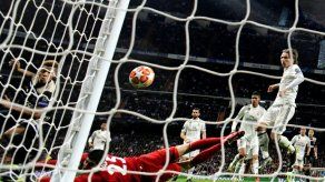 El Ájax remata la semana negra del Real Madrid y se mete en cuartos de Champions