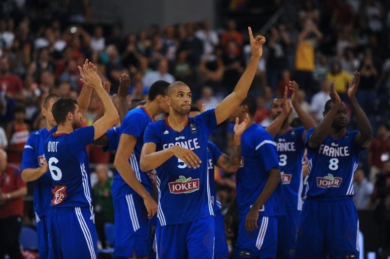 Francia se recupera con un sufrido triunfo 74-73 ante Serbia en el Mundial