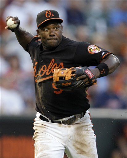 Orioles ceden a los Padres a Tejada, quien se dice feliz