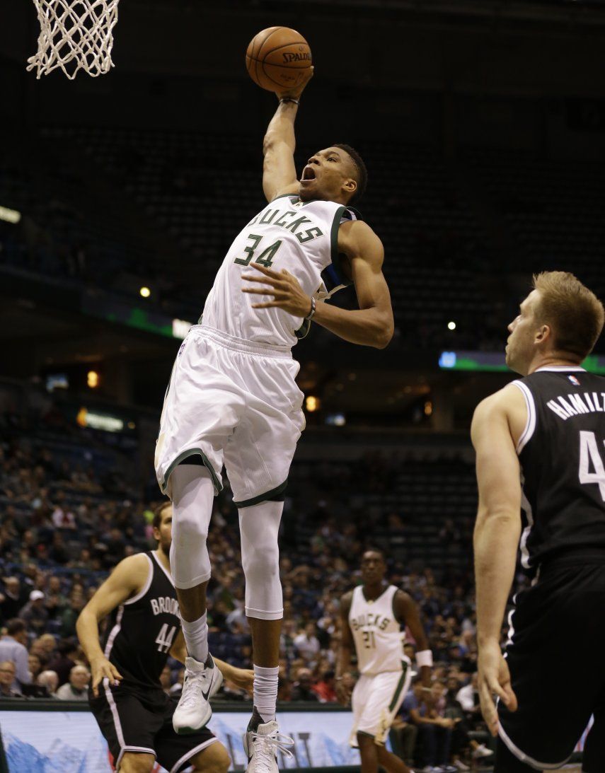Con enceste agónico, Bucks superan a Nets