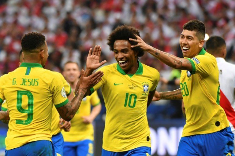 Brasil juega como Brasil y pavimenta camino para novena Copa América