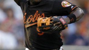 Orioles ceden a los Padres a Tejada