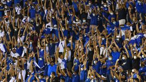 El Salvador recibe sanción tras mala conducta de aficionados