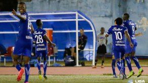 Árabe Unido se aleja en la cima y sigue invicto