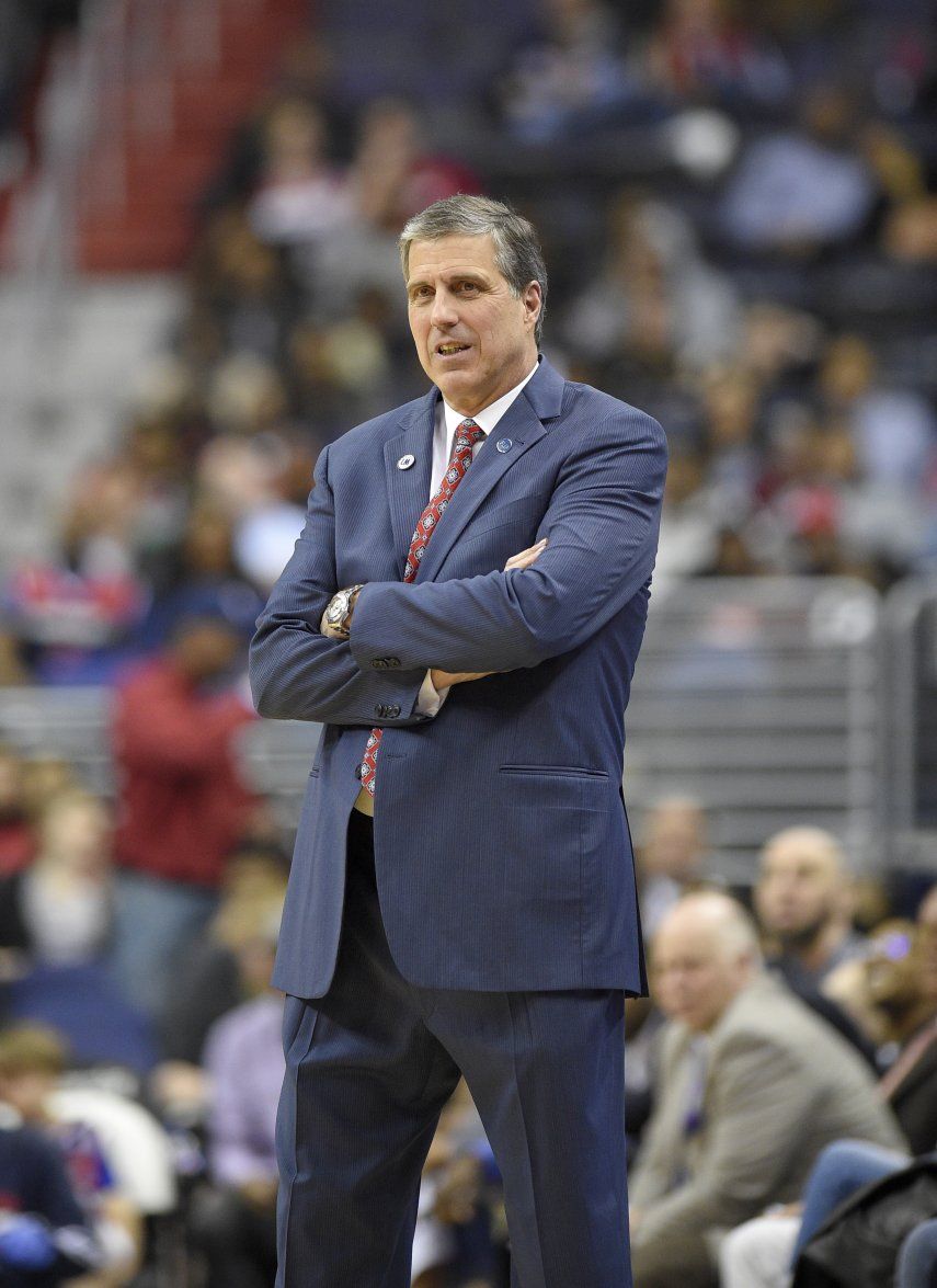 Wizards dejan partir a su entrenador