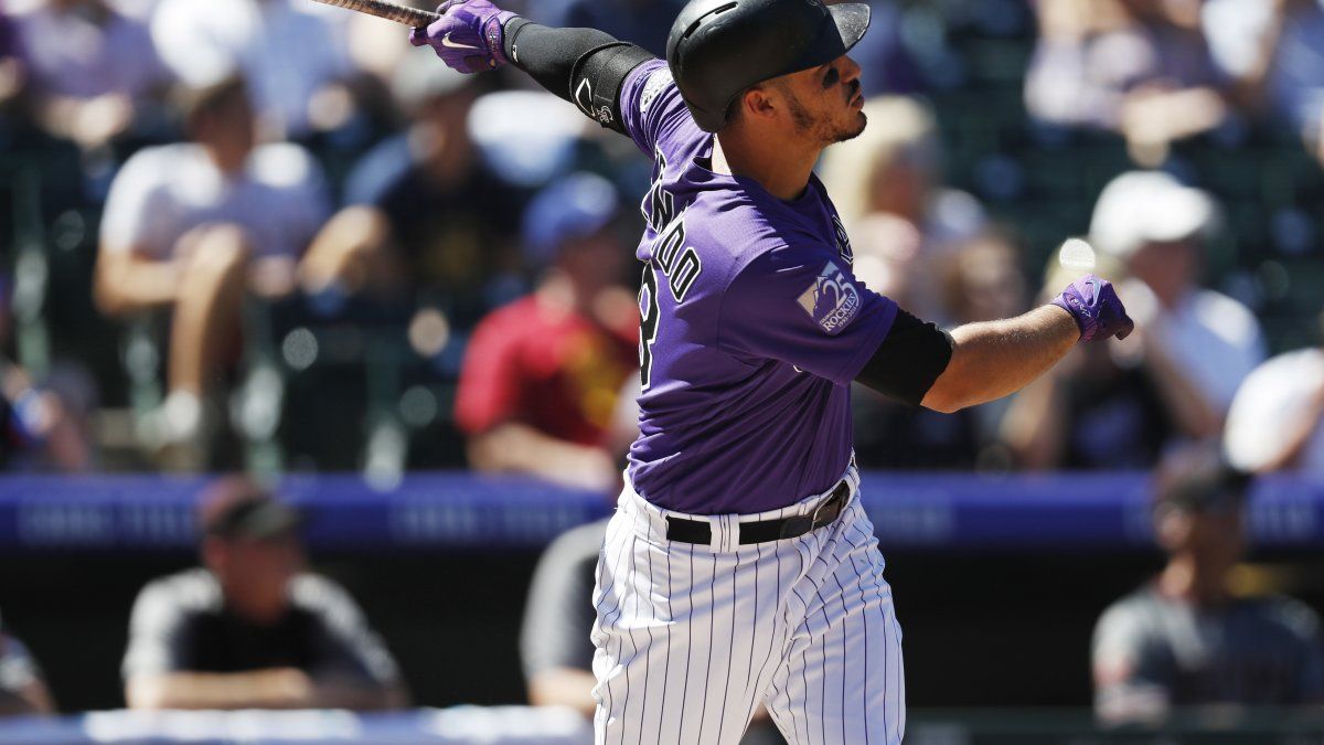 Con jonrones de Arenado y Story, Colorado vence a Arizona