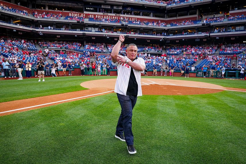 Carlos Ruiz recibió homenaje especial por no hitter con Phillies en el 2015