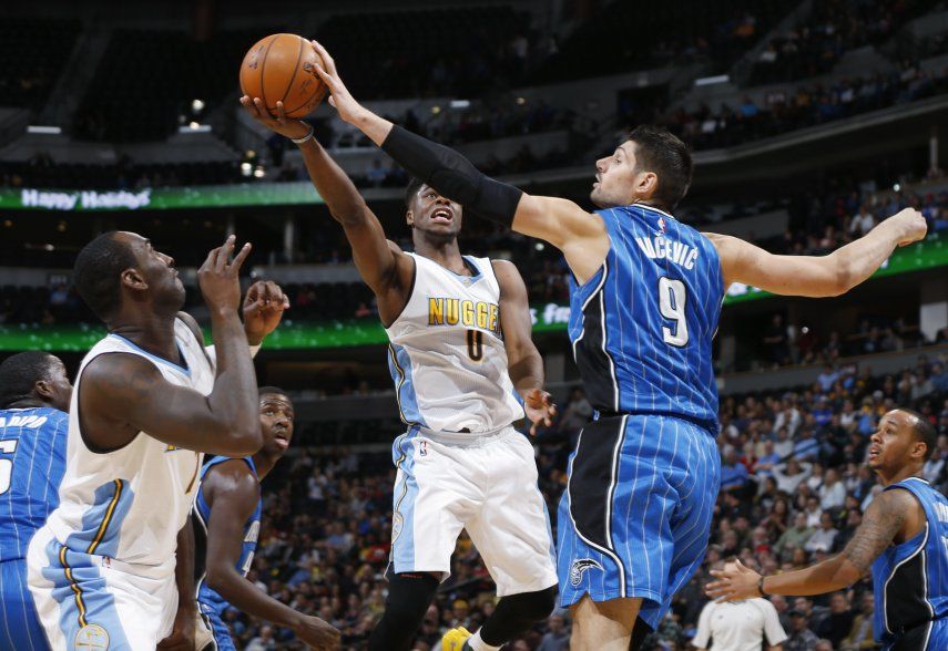 Vucevic guía a Magic a victoria sobre Nuggets