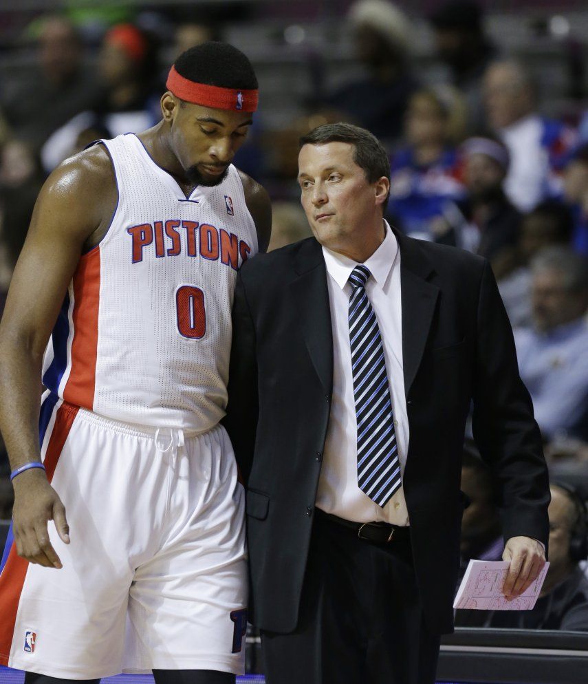 Pistons estrenan entrenador y ganan
