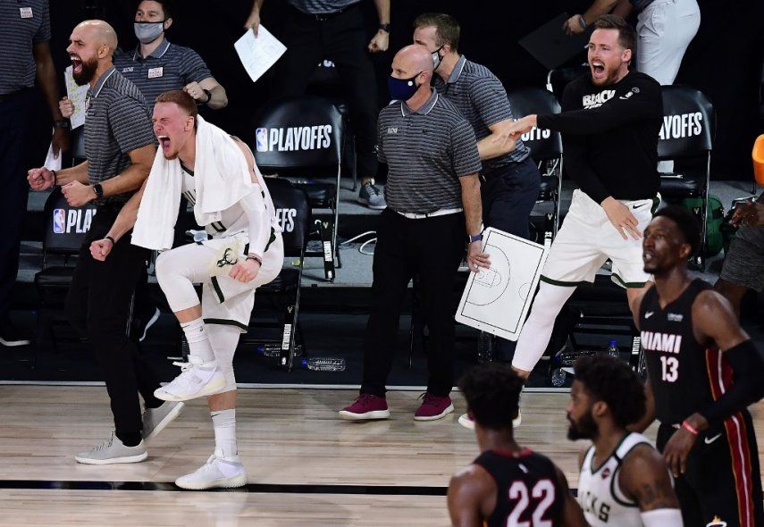 Sin Giannis, Bucks sobreviven con victoria en la prórroga ante Heat