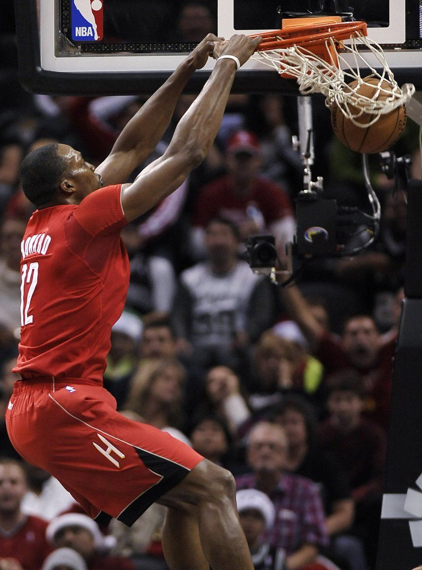 Rockets confirman dominio en casa de Spurs
