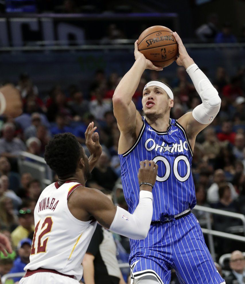 Gordon y Augustin ayudan a que Magic aplaste a Cavs