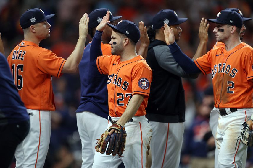 Serie Mundial: Astros vencen a Bravos y empatan la serie