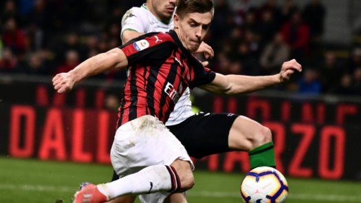 El Milan gana y se sube al podio, el Lazio barre a la Roma