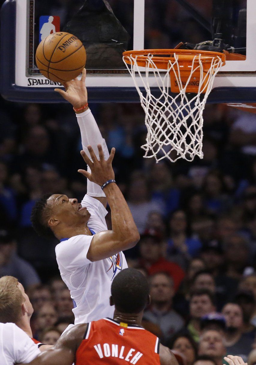 Westbrook logra triple doble y Thunder aplasta a Blazers