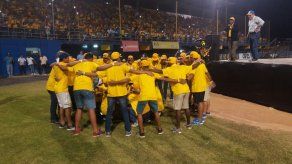 Herrera celebró a lo grande con su afición el título