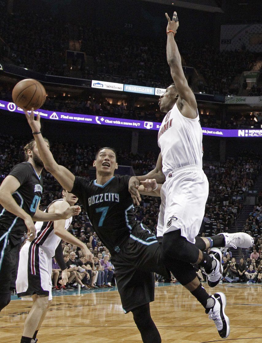 Tras 14 años de espera, Hornets ganan un partido de playoffs