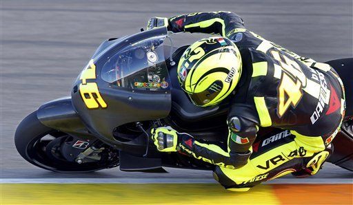 Rossi maneja su nueva Ducati en Valencia