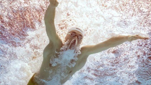 El húngaro Milak logra el título mundial en 200 m mariposa con récord del mundo