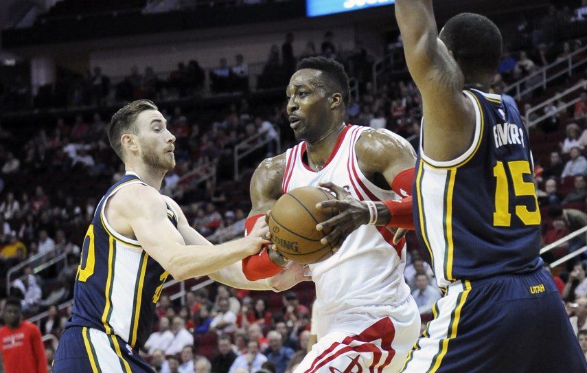 Clavada de Favors da triunfo al Jazz sobre Rockets