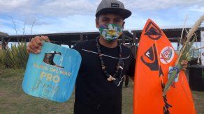 Surfistas dominan las olas en Playa Venao