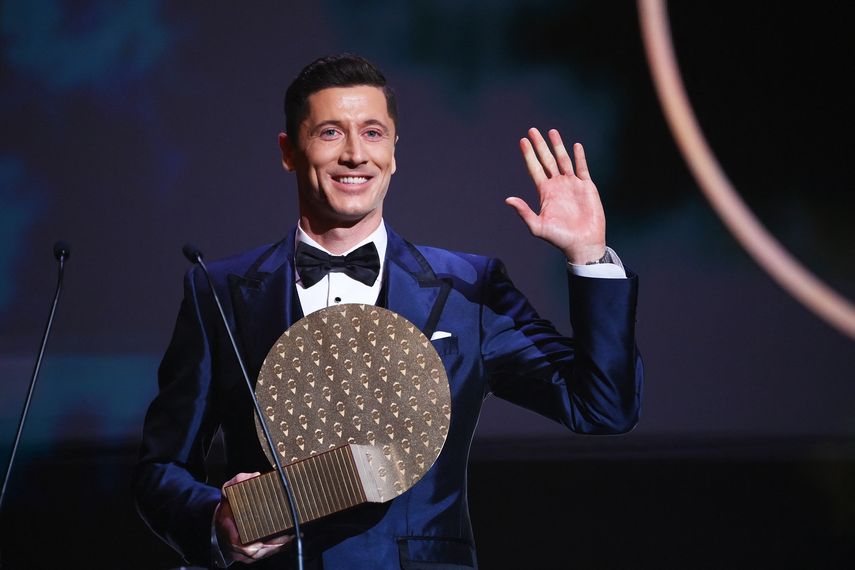 Lionel Messi pide a France Football otorgar el premio del 2020 a Robert Lewandowski