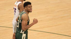 NBA: Giannis somete a los Suns y Milwaukee se acercan 2-1 en las Finales