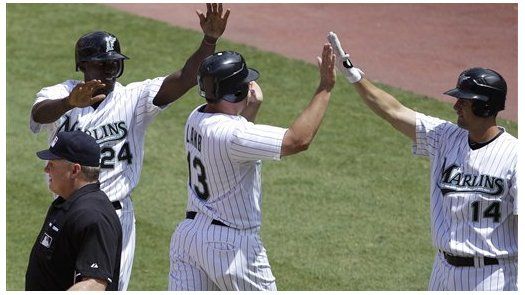 MLB: Marlins 13, Cerveceros 5; Marlins remontan y apalean