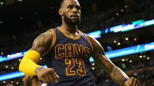Un LeBron histórico clasifica a Cavaliers a la final de la NBA contra Warriors