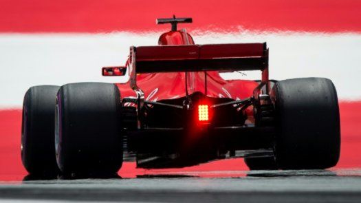 Vettel superar por poco a Hamilton en los últimos libres