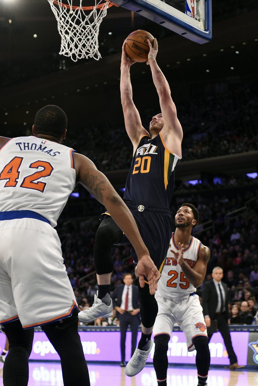 Hayward debuta en campaña con 28 puntos y Jazz gana a Knicks