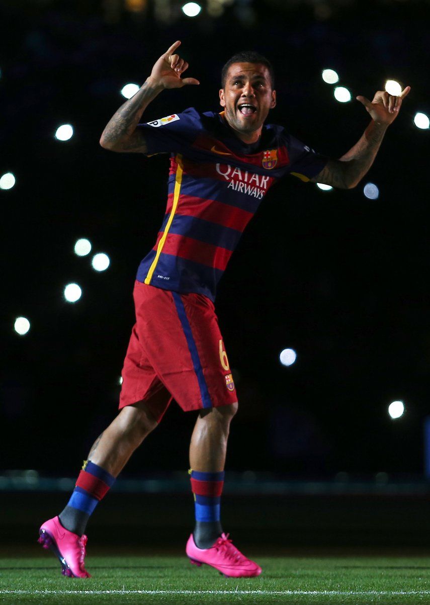 Supercopa: Dani Alves sigue los pasos de Maldini