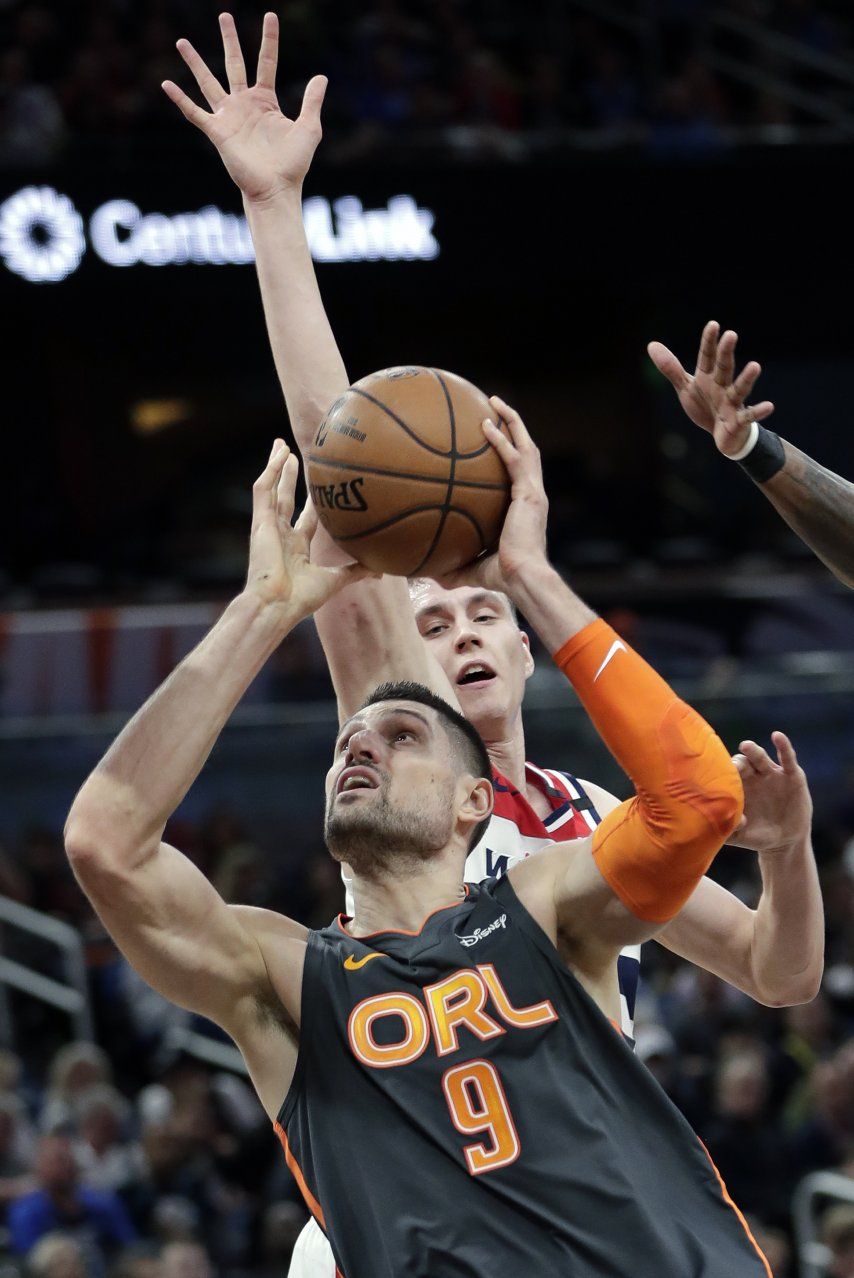 Vucevic y Fournier guían a Magic a triunfo ante Wizards