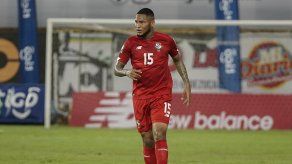 Qatar 2022: Eric Davis sale lesionado en el Jamaica - Panamá