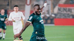 Cecilio Waterman y Jiovany Ramos pierden el clásico en Perú