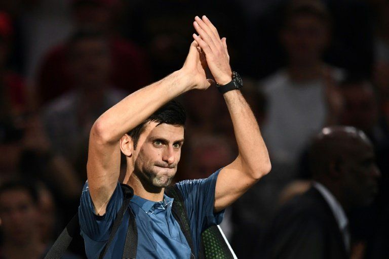 Federer cumple ante Nishikori y se verá con Djokovic en semis de Masters de París