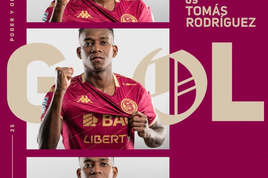 Tomás Rodríguez anota para Saprissa ante el San Carlos
