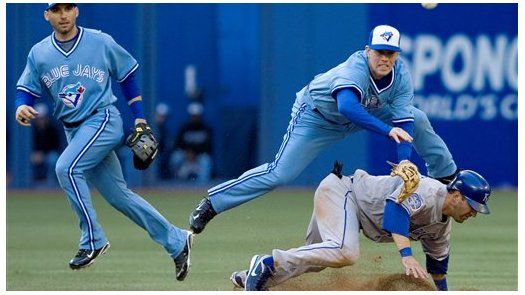 MLB: Azulejos 9, Reales 3;
