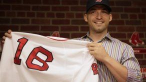 Medias Rojas firman contrato por 2 años con Scutaro