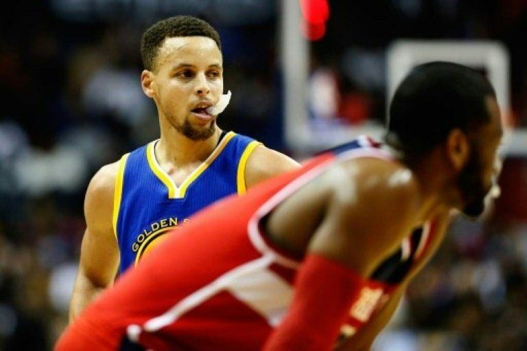 Los Wizards tropiezan ante Curry y los de Cleveland resbalan ante Charlotte