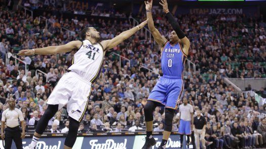 Westbrook y Durant brillan en triunfo del Thunder