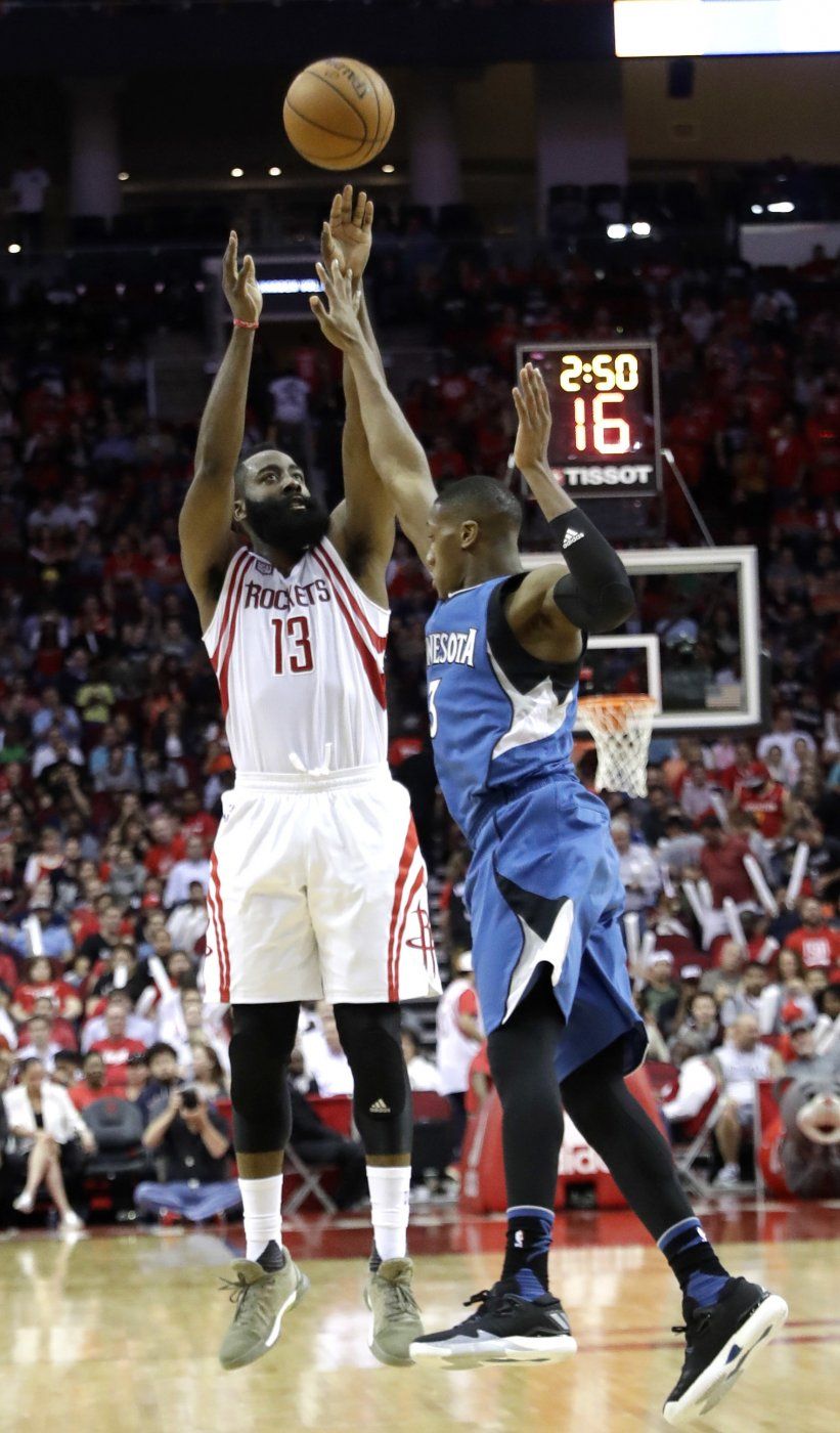Harden aporta triple doble; Rockets, listos para playoffs