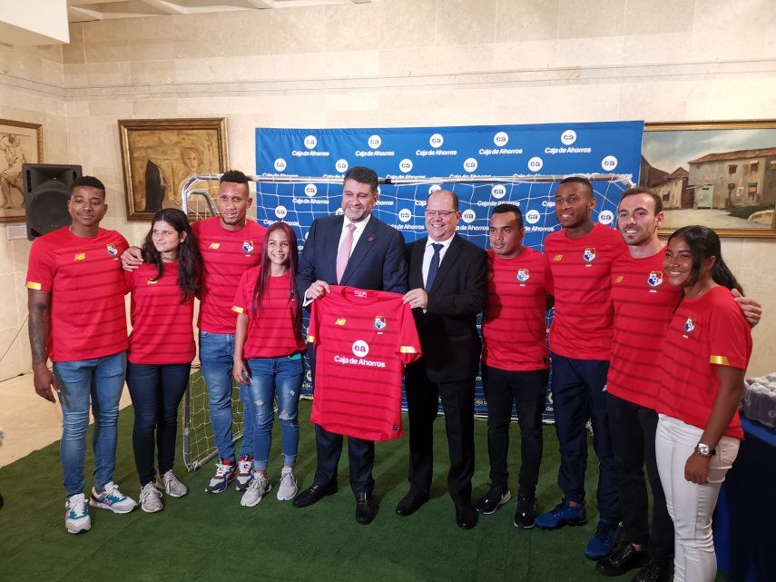 Caja de Ahorros se une a la familia de Fepafut apoyando a las selecciones de Panamá