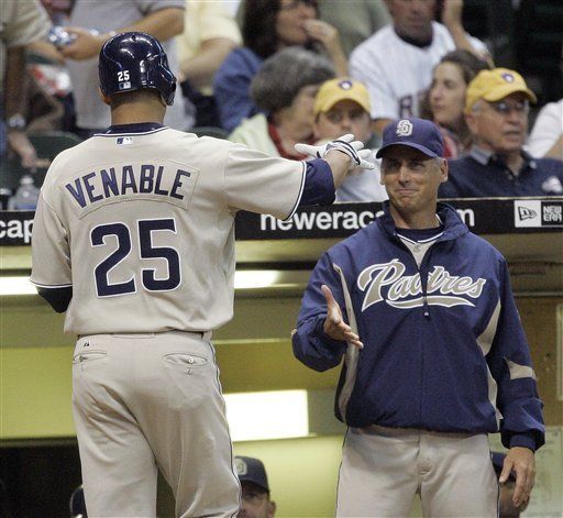 MLB: Padres 5, Cerveceros 2; Venable pega jonrón