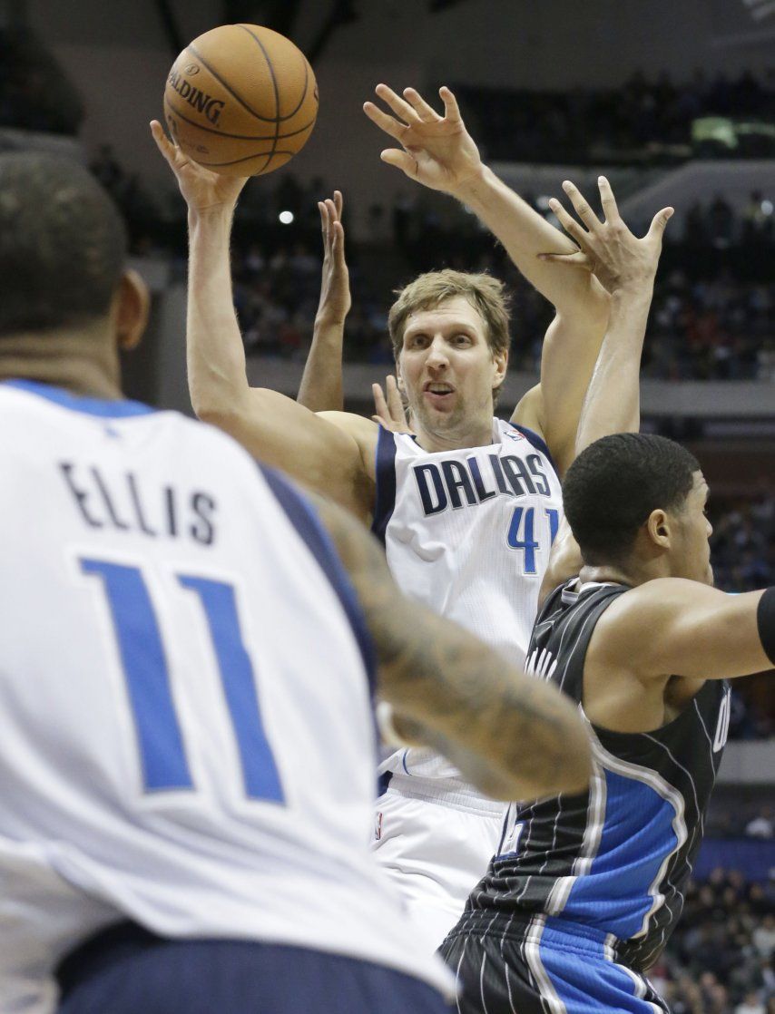 Ellis, Nowitzki y Mavs doblegan a Magic