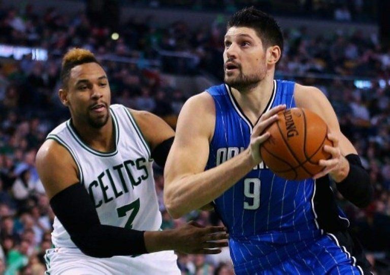 Nikola Vucevic y John Wall se desbordan ofensivamente hacia la victoria