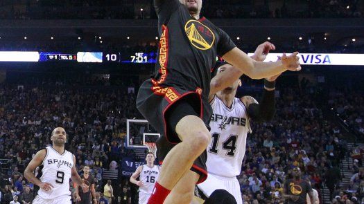 Curry y Thompson lideran el triunfo de Warriors sobre Spurs
